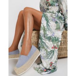 Niebieskie Espadryle Hella. Niebieskie espadryle damskie Renee, bez wzorów, bez obcasa. W wyprzedaży za 104,99 zł.