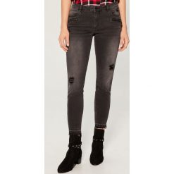 Jeansy skinny fit z wysokim stanem - Szary. Szare jeansy damskie Mohito, bez wzorów, z jeansu, z podwyższonym stanem. Za 129,99 zł.