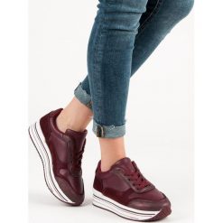 BORDOWE BUTY SPORTOWE. Czerwone buty sportowe damskie Merg, bez wzorów, bez zapięcia. Za 66,00 zł.