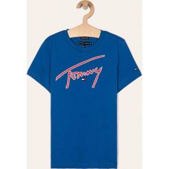 Tommy Hilfiger - T-shirt dziecięcy 128-176 cm. Niebieskie t-shirty chłopięce TOMMY HILFIGER, z aplikacjami, z bawełny, bez rękawów. Za 149,90 zł.