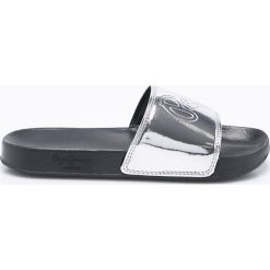 Pepe Jeans - Klapki Flap Shine. Szare klapki damskie Pepe Jeans, bez wzorów, z jeansu, bez obcasa. Za 99,90 zł.