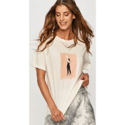 Answear - T-shirt Answear Lab. Białe bluzki damskie ANSWEAR, s, z nadrukiem, z bawełny, casualowe, z okrągłym kołnierzem. Za 49,90 zł.
