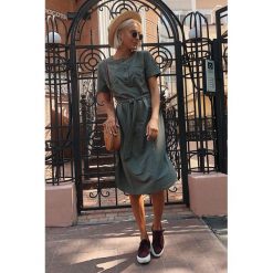 Sukienka ZILAGA KHAKI. Brązowe sukienki damskie Sukienka ZILAGA KHAKI, s, bez wzorów, bez kołnierzyka, bez rękawów, długie. W wyprzedaży za 79,00 zł.