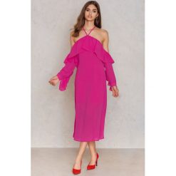 Sukienki: NA-KD Boho Sukienka midi z falbanką i dekoltem A – Pink