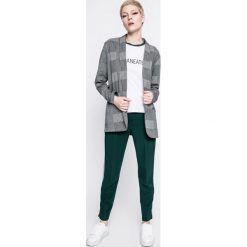 Answear - Żakiet Sporty Fusion. Szare żakiety damskie ANSWEAR, s, bez wzorów, z elastanu. W wyprzedaży za 49,90 zł.