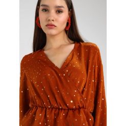 Bluzki damskie: Missguided STAR DETAIL LONG SLEEVE Bluzka tan