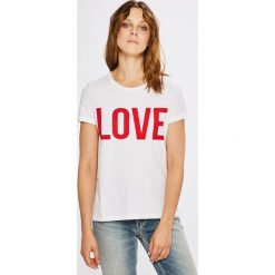 Only - Top Riva. Białe bluzki damskie marki ONLY, s, z nadrukiem, z bawełny, casualowe, z okrągłym kołnierzem, z krótkim rękawem. W wyprzedaży za 39,90 zł.