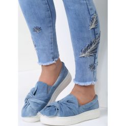 Jasnoniebieskie Slip On Basketweave. Niebieskie trampki i tenisówki damskie marki vices. Za 39,99 zł.