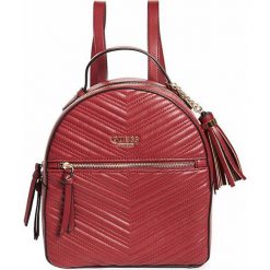 Guess Damski plecak Liz Quilted Backpack Burgundy. Czerwone plecaki damskie Guess, z aplikacjami. W wyprzedaży za 511,00 zł.