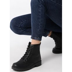 Czarne Botki Tanner. Czarne botki damskie Born2be, rockowe, za kostkę, bez obcasa, na płaskiej podeszwie, na sznurówki. Za 139,99 zł.