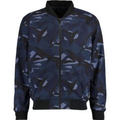 Kurtki męskie: Levi’s® Line 8 L8 BOMBER JACKET Kurtka Bomber tai camo mood indigo