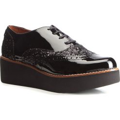 Buty damskie. Czarne koturny damskie Wittchen, bez obcasa, na koturnie, bez zapięcia. W wyprzedaży za 359,90 zł.