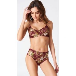 NA-KD Lingerie Koronkowe majtki z wysokim stanem - Red,Multicolor. Czerwone majtki damskie marki NA-KD Lingerie, z koronki. W wyprzedaży za 21,18 zł.
