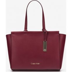 Calvin Klein Enfold Torebka Czerwony. Czerwone torebki klasyczne damskie Calvin Klein, bez wzorów, z materiału, bez dodatków. Za 485,95 zł.