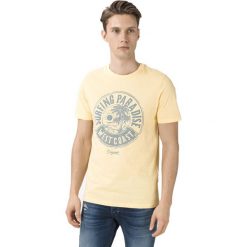 Jack & Jones Ohu Koszulka Żółty. Żółte podkoszulki męskie Jack & Jones, xl, z nadrukiem, z bawełny, z krótkim rękawem. Za 44,95 zł.