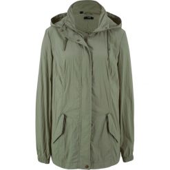 Lekka parka z kapturem bonprix oliwkowy. Zielone parki damskie bonprix, bez wzorów, z kapturem. Za 64,99 zł.