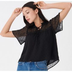 Bluzka z tkaniny plumeti - Czarny. Czarne bluzki damskie House, xl, bez wzorów, z tkaniny, bez kołnierzyka, bez rękawów. W wyprzedaży za 39,99 zł.