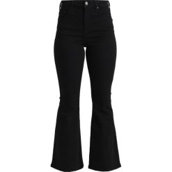 Boyfriendy damskie: Topshop Petite JAMIE Jeansy Dzwony black