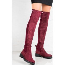 WSUWANE ZAMSZOWE KOZAKI. Kozaki damskie Ideal Shoes, z zamszu, bez obcasa, bez zapięcia. Za 96,90 zł.