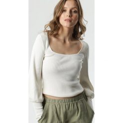 Biały Sweter Mysha. Białe swetry damskie Born2be, s, bez wzorów, z dzianiny, z długim rękawem, długie, bez kaptura. Za 99,99 zł.