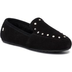 Kapcie EMU AUSTRALIA - Crossley W12058 Black. Czarne klapki damskie EMU Australia, z aplikacjami, ze skóry, bez obcasa. W wyprzedaży za 329,00 zł.