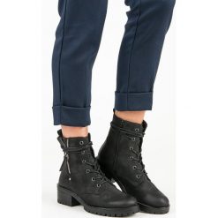 WORKERY VINCEZA. Czarne botki damskie Vinceza, bez obcasa, bez zapięcia. Za 159,00 zł.