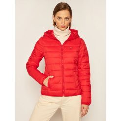 Kurtka puchowa Tommy Jeans Tjw Hooded Quilted DW0DW08672. Czerwone kurtki damskie Tommy Jeans, m, bez wzorów, z jeansu, bez kaptura. Za 799,00 zł.