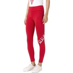 Guess Legginsy Czerwony. Czerwone spodnie damskie Guess, l, z elastanu. Za 152,95 zł.