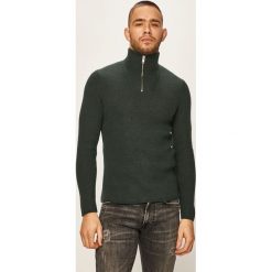 Marc O'Polo - Sweter. Zielone swetry męskie Marc O'Polo, s, bez wzorów, z bawełny, z golfem, bez kaptura. W wyprzedaży za 429,90 zł.