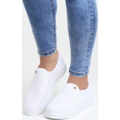 Białe Slip On Alba. Białe trampki i tenisówki damskie Born2be, bez wzorów, bez zapięcia. W wyprzedaży za 39,99 zł.