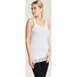 Top w kolorze błękitnym. Niebieskie bluzki damskie Zabaione, Hailys, m, w koronkowe wzory, z koronki, bez kołnierzyka. W wyprzedaży za 37,95 zł.