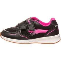 Buty sportowe w kolorze czarno-różowym. Różowe buty dziewczęce sportowe KangaROOS, bez wzorów, bez zapięcia. W wyprzedaży za 87,95 zł.