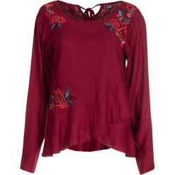 Koszulka w kolorze bordowym. Czerwone koszulki damskie Coline, s, w koronkowe wzory, z wiskozy, z okrągłym kołnierzem. W wyprzedaży za 69,95 zł.