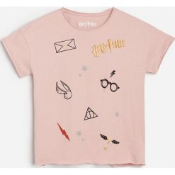 Bawełniany t-shirt Harry Potter -. T-shirty damskie Reserved, bez wzorów, z bawełny, bez kołnierzyka. Za 39,99 zł.