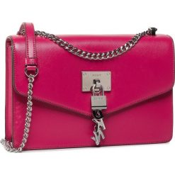 Torebka DKNY - Elissa Lg Shouldr Fl R9431281 Pink 668. Różowe listonoszki damskie DKNY, bez wzorów, ze skóry, na ramię, bez dodatków. Za 979,00 zł.