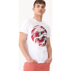 T-shirt Kapitan Ameryka - Biały. Białe t-shirty damskie House, s, bez wzorów, bez kołnierzyka. Za 49,99 zł.