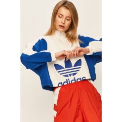 Adidas Originals - Bluza. Bluzy damskie adidas Originals, bez wzorów, z bawełny, z krótkim rękawem, krótkie, bez kaptura. Za 229,90 zł.