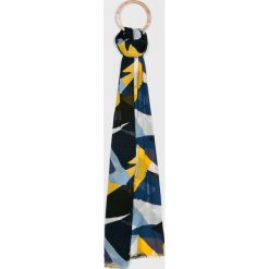 Tommy Hilfiger - Szal. Niebieskie szaliki damskie marki TOMMY HILFIGER, z tkaniny. Za 179,90 zł.