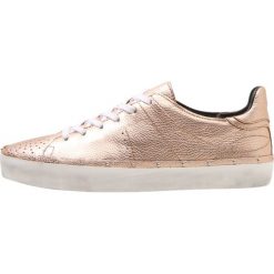 Trampki damskie slip on: Rebecca Minkoff MICHELL METALL Tenisówki i Trampki silver