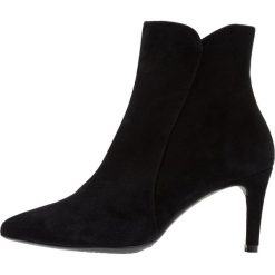 CTWLK DAMOR Botki black. Czarne botki damskie marki CTWLK, ze skóry, klasyczne, bez obcasa, bez zapięcia. Za 609,00 zł.