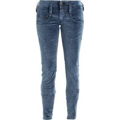 Herrlicher Jeansy Slim Fit indigo. Niebieskie jeansy damskie marki Herrlicher, bez wzorów, z elastanu. W wyprzedaży za 356,85 zł.