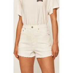 Levi's - Szorty jeansowe. Białe szorty damskie Levi's®, s, z aplikacjami, z elastanu, casualowe. Za 319,90 zł.