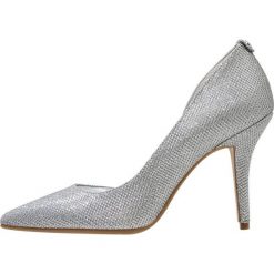 MICHAEL Michael Kors NATHALIE FLEX HIGH Szpilki silver. Szare czółenka damskie na sylwestra MICHAEL Michael Kors, bez wzorów, ze skóry ekologicznej, bez obcasa, na szpilce, bez zapięcia. Za 549,00 zł.