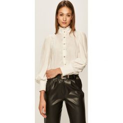 Glamorous - Koszula. Białe bluzki damskie Glamorous, s, bez wzorów, z poliesteru, eleganckie, ze stójką, z długim rękawem. Za 179,90 zł.