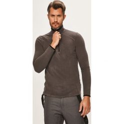 Killtec - Bluza. Czerwone bluzy męskie KILLTEC, s, bez wzorów, z poliesteru, z kapturem, z krótkim rękawem, krótkie, bez kaptura. W wyprzedaży za 89,90 zł.