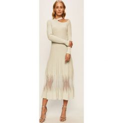 Patrizia Pepe - Sukienka. Zielone sukienki damskie Patrizia Pepe, s, bez wzorów, z poliesteru, z golfem, z długim rękawem, długie, midi, rozkloszowane. Za 1299,00 zł.