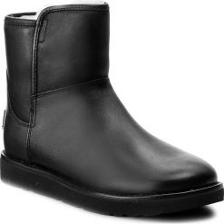Buty UGG - W Abree Mini Leather 1017851 W/Nero. Czarne buty zimowe damskie Ugg, ze skóry. W wyprzedaży za 569,00 zł.