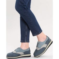 Granatowe Półbuty Wicked Heart. Niebieskie półbuty damskie sznurowane vices, z materiału, z okrągłym noskiem, na obcasie. Za 89,99 zł.