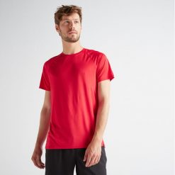 Koszulka krótki rękaw fitness cardio FTS 100 męska. Czarne koszulki męskie DOMYOS, s, bez wzorów, z poliesteru, bez kołnierzyka, z krótkim rękawem, krótkie. Za 19,99 zł.