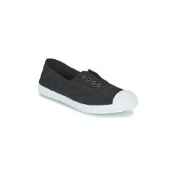 Buty Victoria INGLESA ELASTICO TINTADA. Czarne trampki i tenisówki damskie Victoria, bez wzorów, bez zapięcia. Za 149,00 zł.